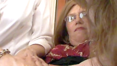 Busty brunette stepmom enjoys a deepthroat and a dick